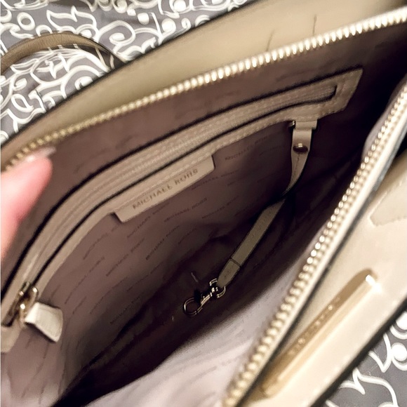 SOLD ‼️ Michael Kors tote bag 👜🤎 - Picture 3 of 5